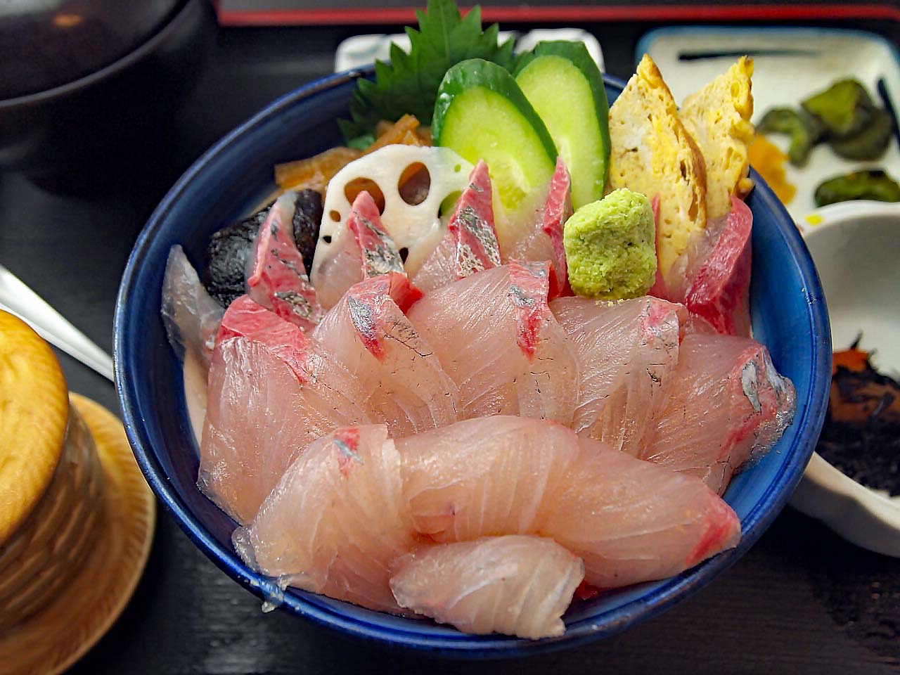 活け活け丼